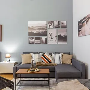Spacious & Cozy Downtown With Balcony Apartamento